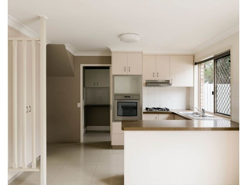 2/420 West Street, Kearneys Spring QLD 4350