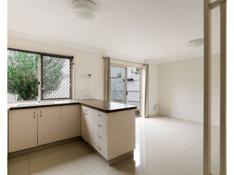 2/420 West Street, Kearneys Spring QLD 4350