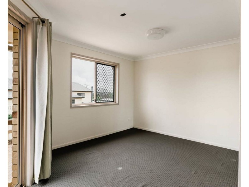 2/420 West Street, Kearneys Spring QLD 4350