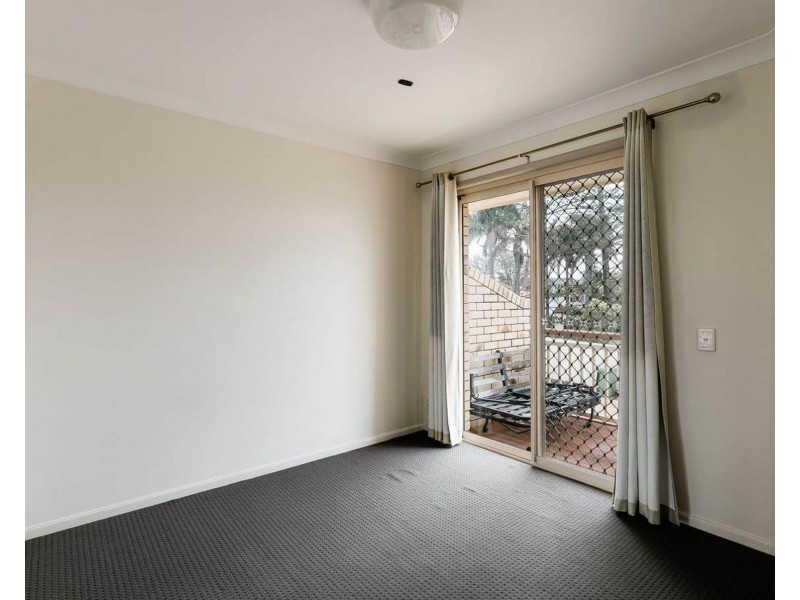 2/420 West Street, Kearneys Spring QLD 4350