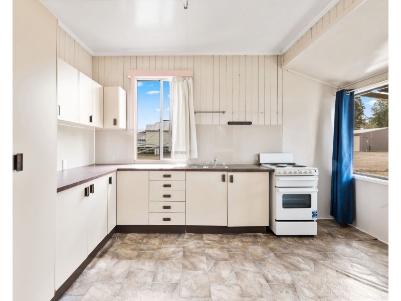 14 John Street, Goombungee QLD 4354
