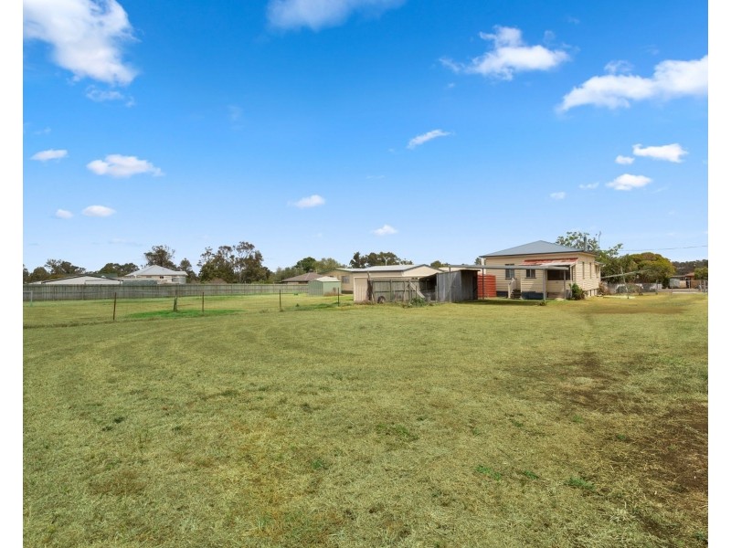 14 John Street, Goombungee QLD 4354