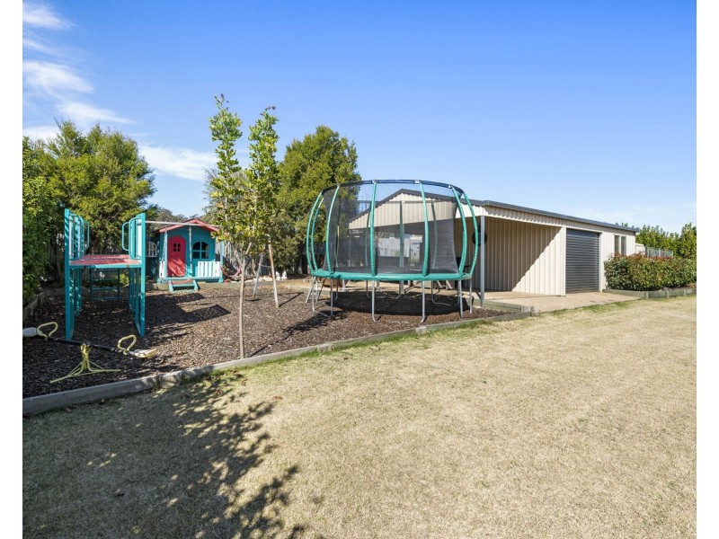 22 Monarch Street, Meringandan West QLD 4352