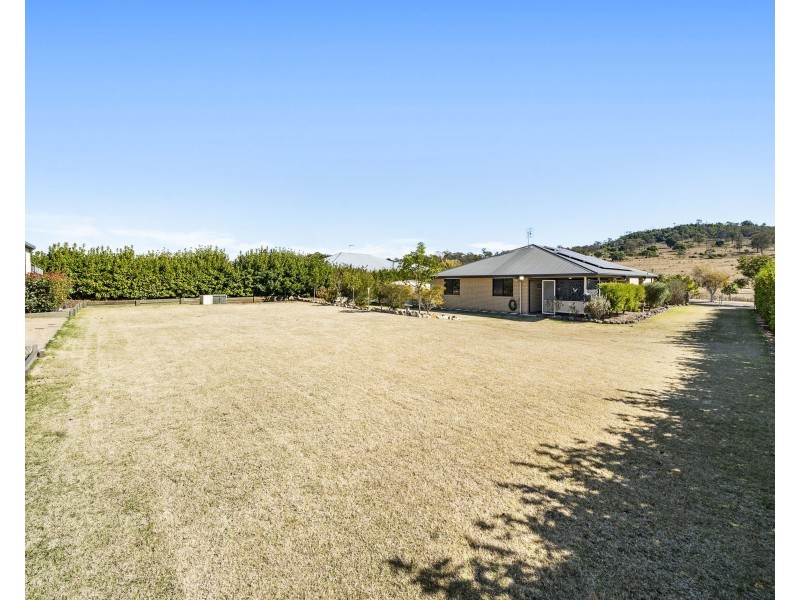 22 Monarch Street, Meringandan West QLD 4352