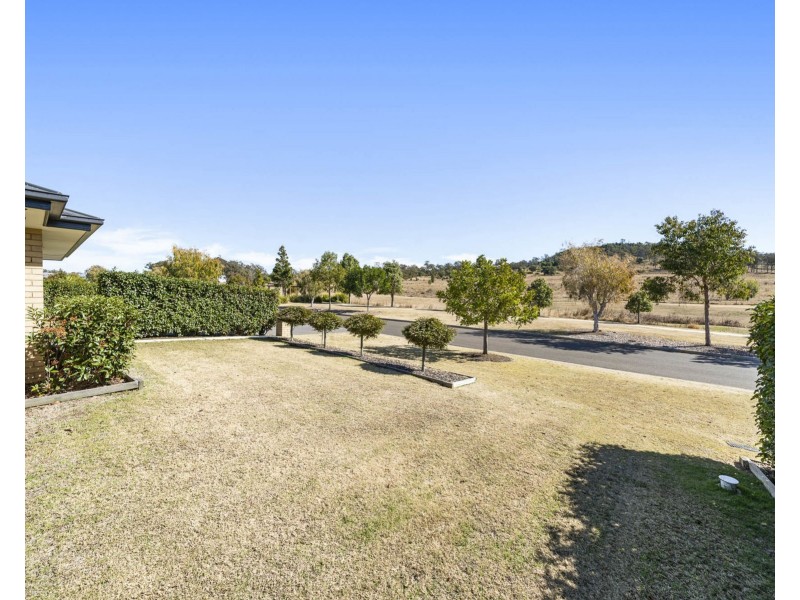 22 Monarch Street, Meringandan West QLD 4352