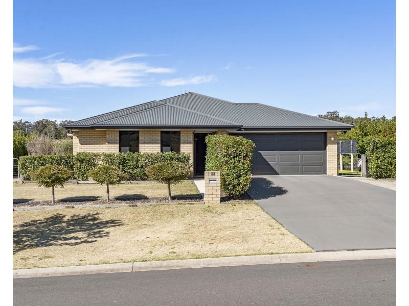 22 Monarch Street, Meringandan West QLD 4352
