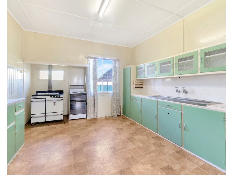 104 Water Street, South Toowoomba QLD 4350