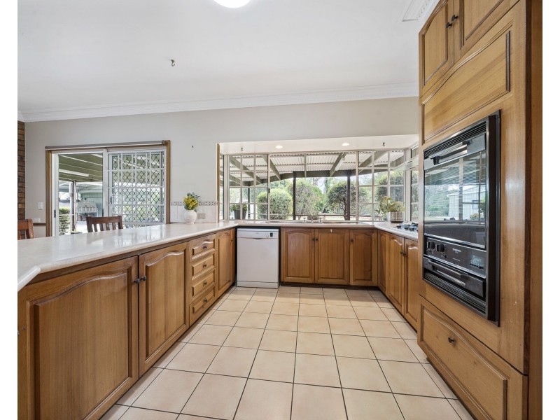 31 Thomas Street, Meringandan West QLD 4352