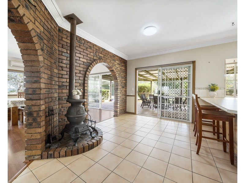 31 Thomas Street, Meringandan West QLD 4352