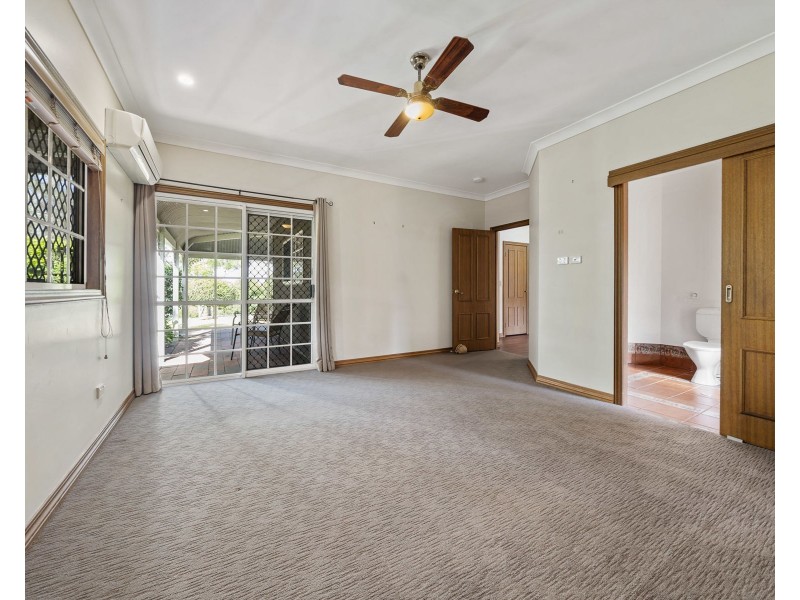 31 Thomas Street, Meringandan West QLD 4352