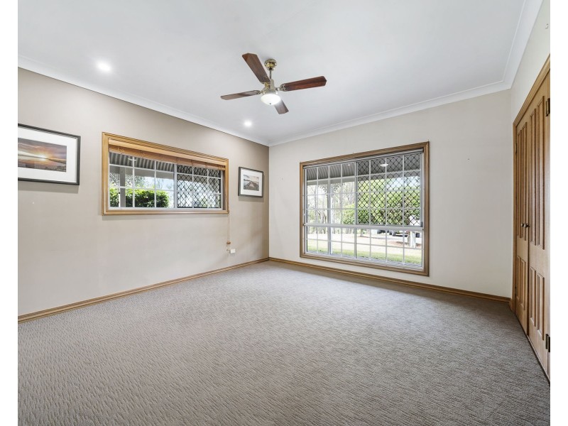 31 Thomas Street, Meringandan West QLD 4352