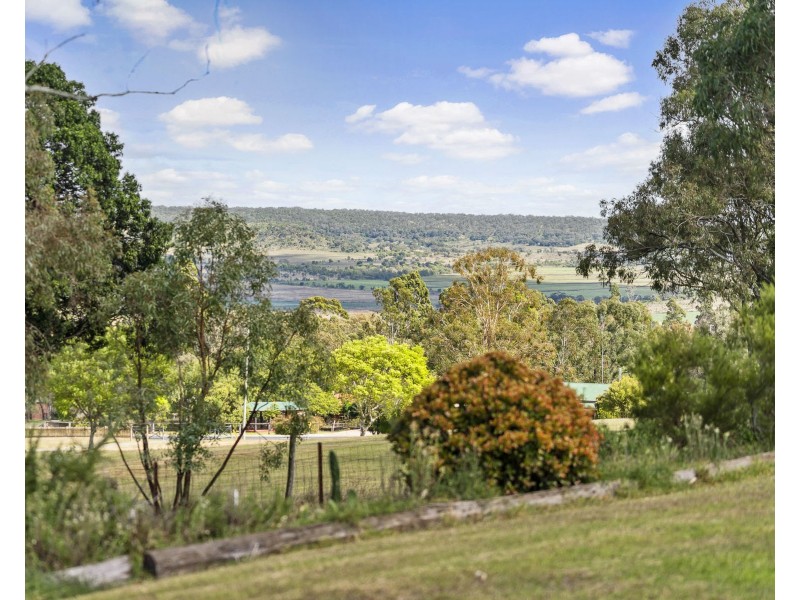 31 Thomas Street, Meringandan West QLD 4352