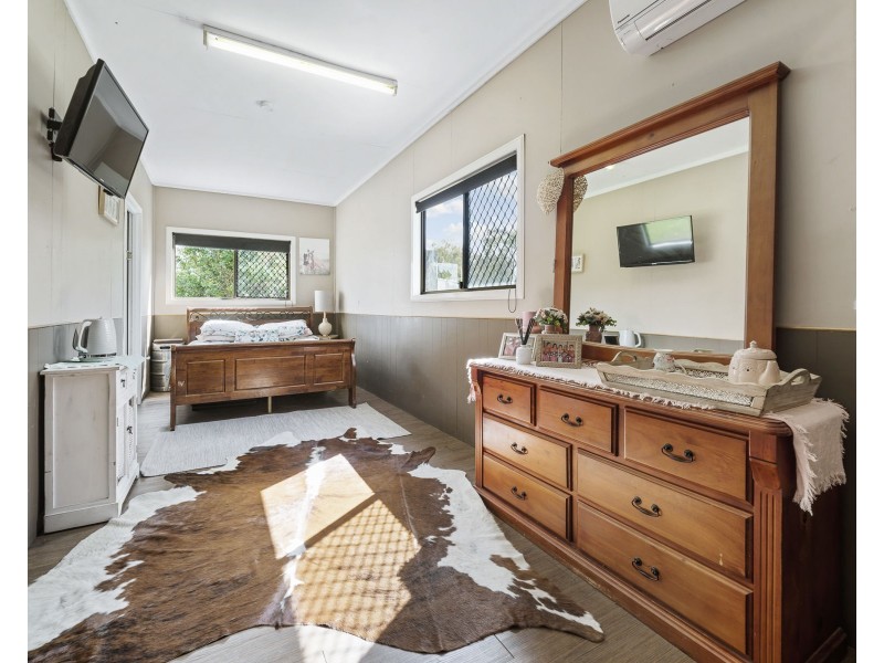 31 Thomas Street, Meringandan West QLD 4352