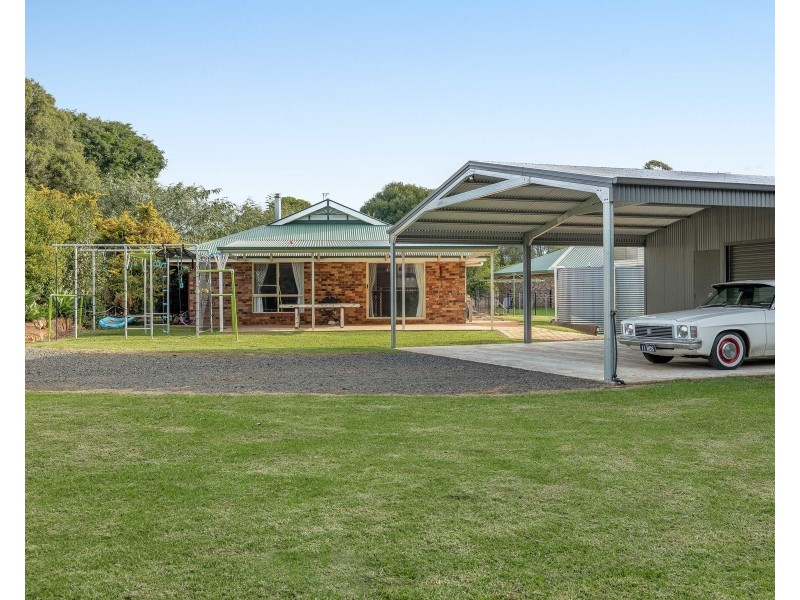 28 Timperley Drive, Highfields QLD 4352