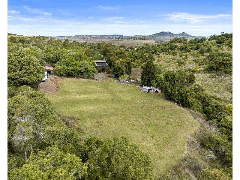 3 Redlands Drive, Gowrie Junction QLD 4352