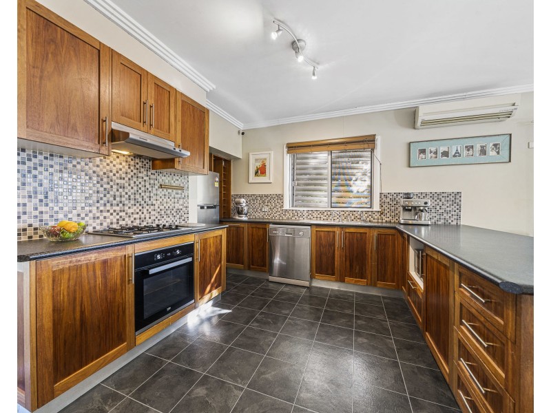 42 Victory Street, Newtown QLD 4350