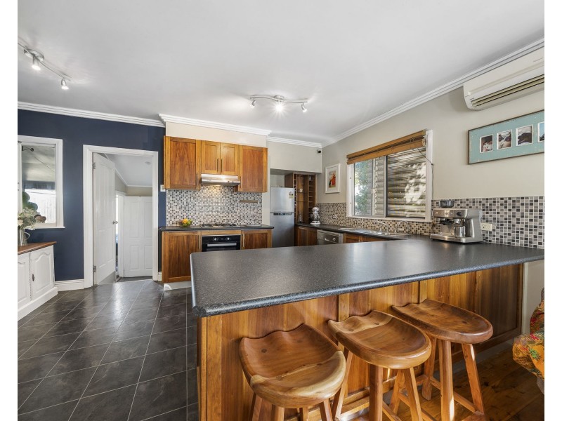 42 Victory Street, Newtown QLD 4350