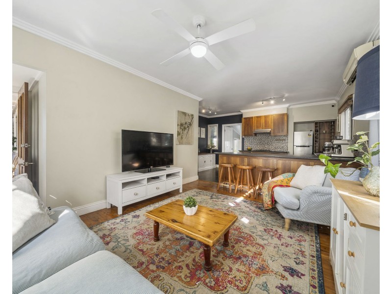 42 Victory Street, Newtown QLD 4350