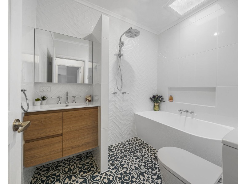 42 Victory Street, Newtown QLD 4350