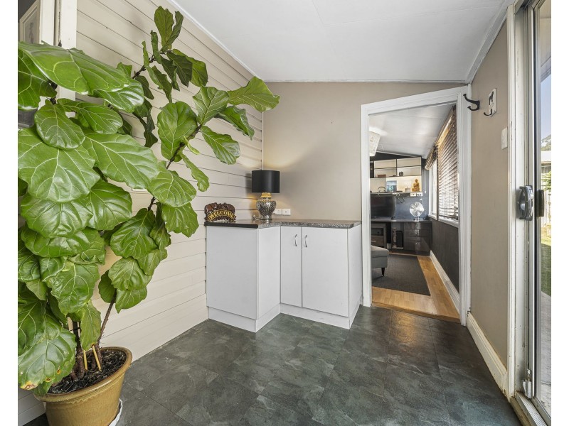 42 Victory Street, Newtown QLD 4350