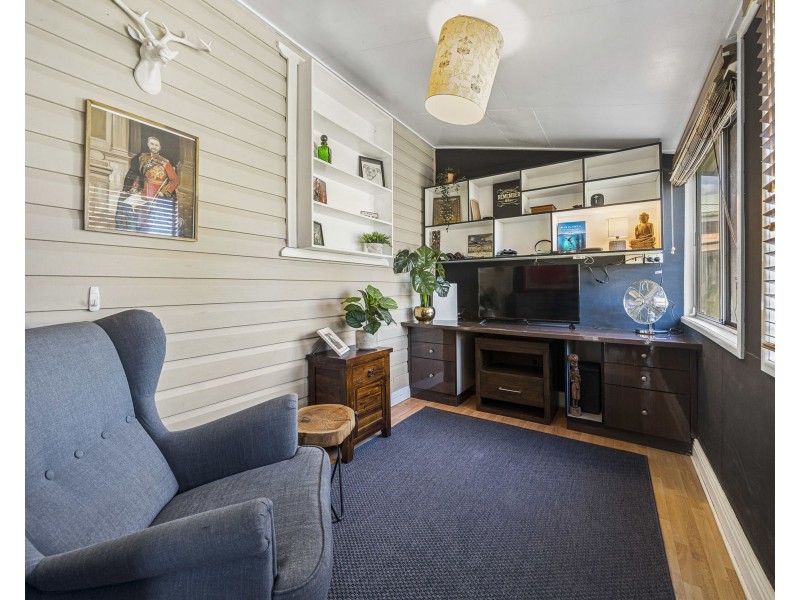 42 Victory Street, Newtown QLD 4350