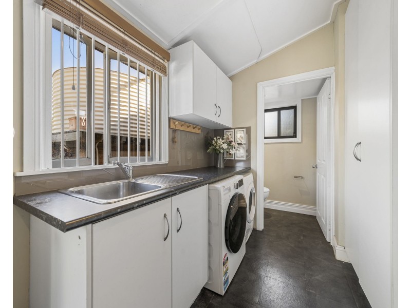 42 Victory Street, Newtown QLD 4350