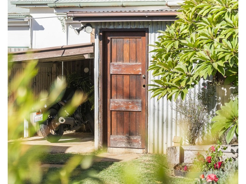 42 Victory Street, Newtown QLD 4350