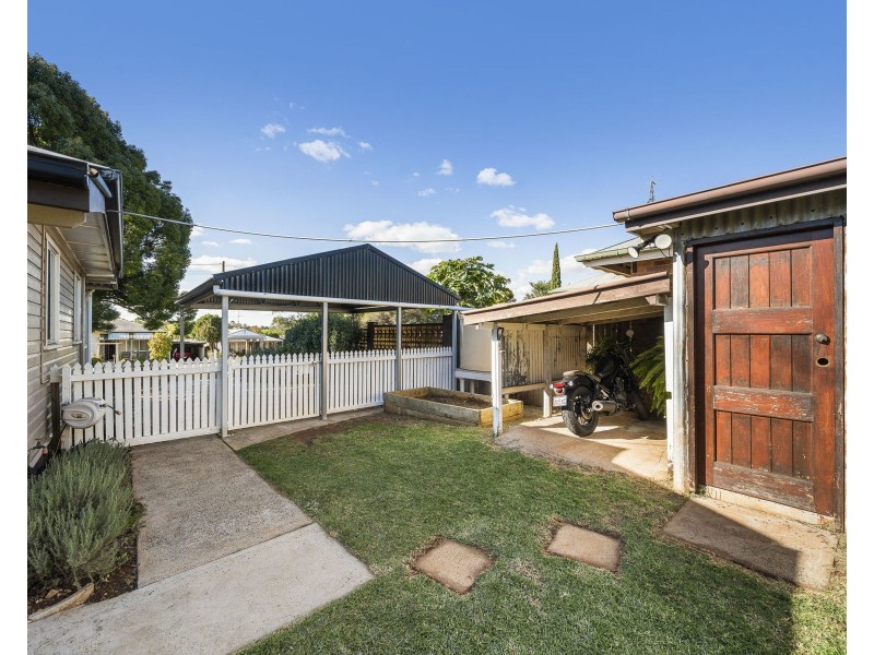 42 Victory Street, Newtown QLD 4350