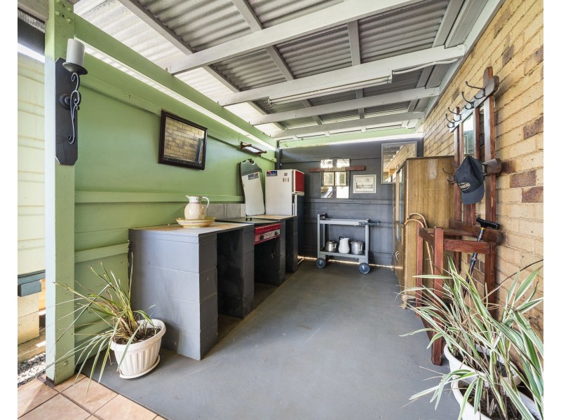 283 Greenwattle Street, Cranley QLD 4350