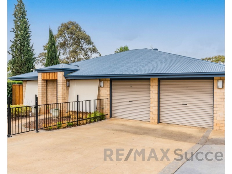 2 Hillcrest Court, Kearneys Spring QLD 4350