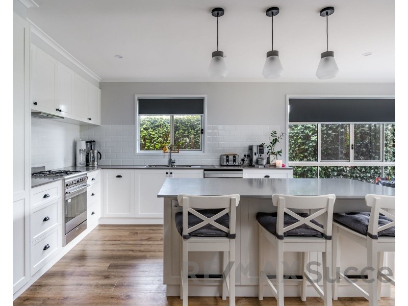 2 Hillcrest Court, Kearneys Spring QLD 4350
