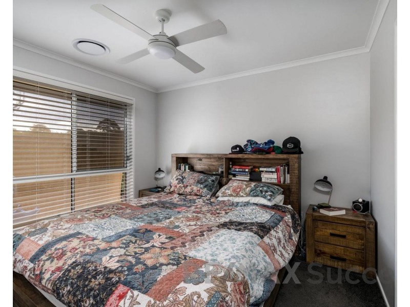 2 Hillcrest Court, Kearneys Spring QLD 4350