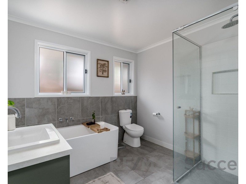 2 Hillcrest Court, Kearneys Spring QLD 4350