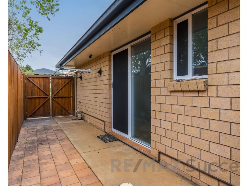 2 Hillcrest Court, Kearneys Spring QLD 4350