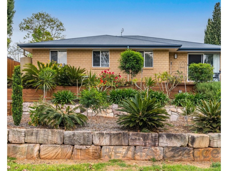 2 Hillcrest Court, Kearneys Spring QLD 4350