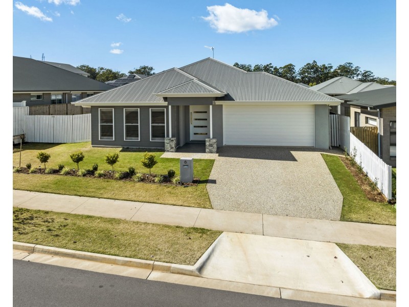 6 Staunton Avenue, Highfields QLD 4352