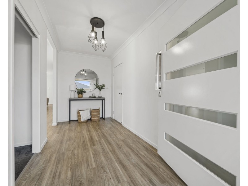 6 Staunton Avenue, Highfields QLD 4352