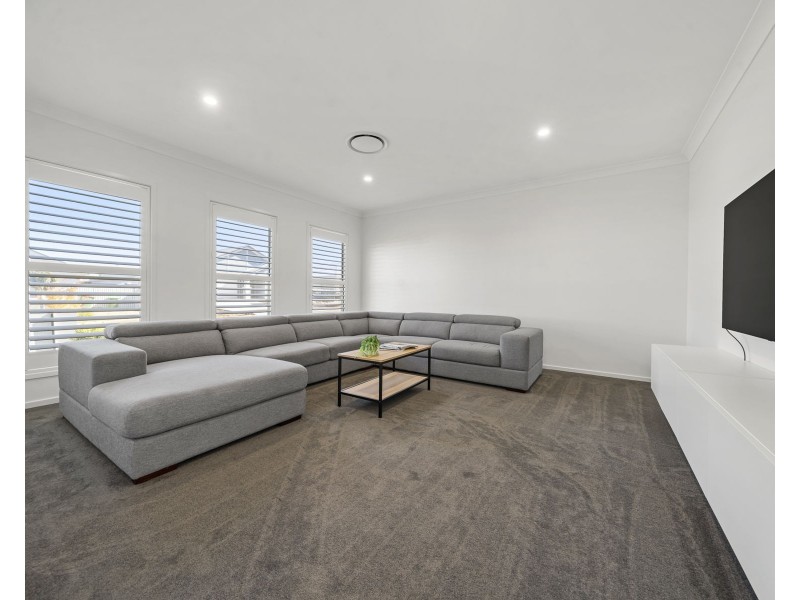 6 Staunton Avenue, Highfields QLD 4352