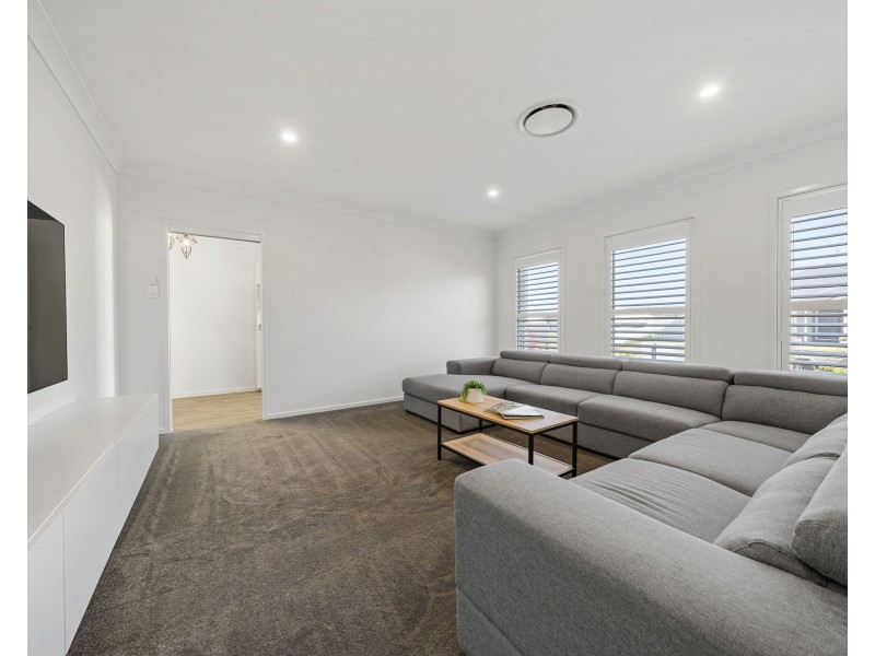 6 Staunton Avenue, Highfields QLD 4352