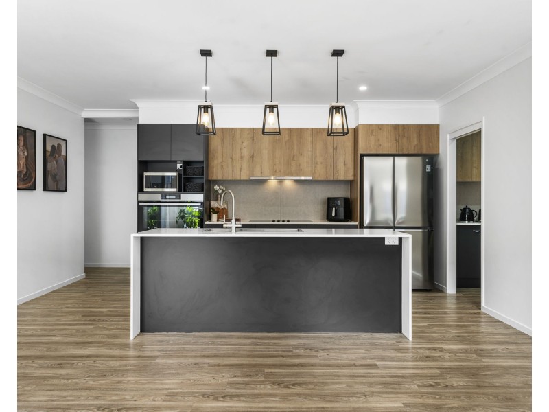 6 Staunton Avenue, Highfields QLD 4352