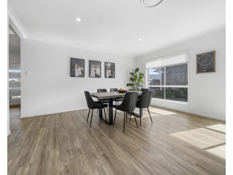 6 Staunton Avenue, Highfields QLD 4352