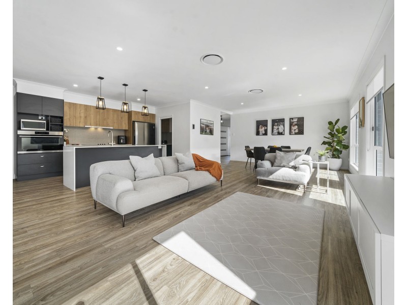 6 Staunton Avenue, Highfields QLD 4352