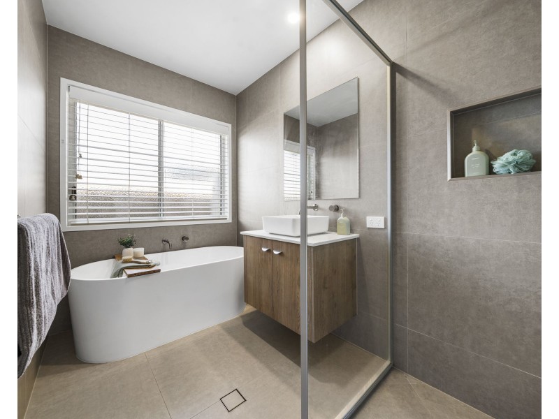 6 Staunton Avenue, Highfields QLD 4352