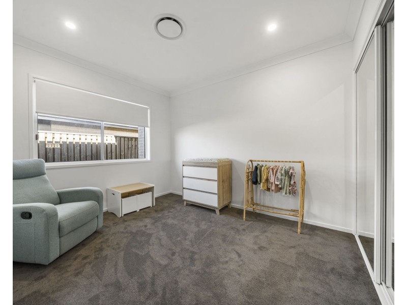 6 Staunton Avenue, Highfields QLD 4352