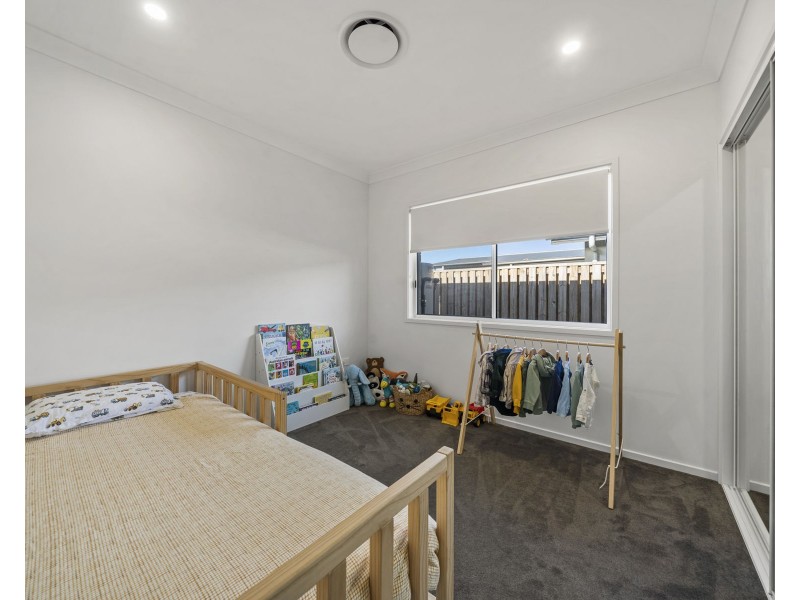 6 Staunton Avenue, Highfields QLD 4352