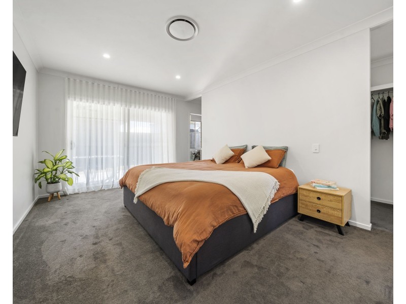 6 Staunton Avenue, Highfields QLD 4352