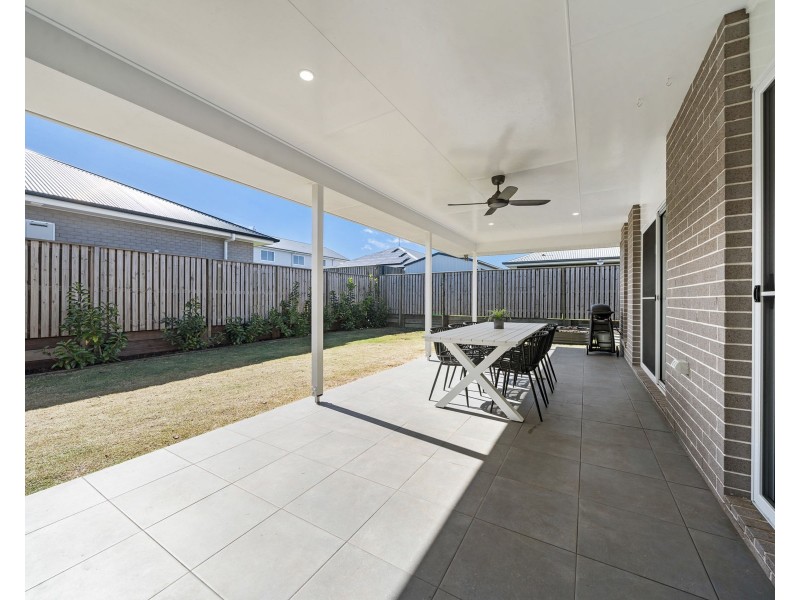 6 Staunton Avenue, Highfields QLD 4352