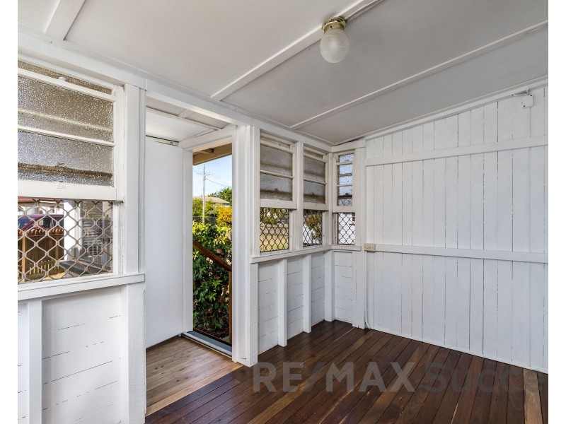 11 Albert Lane, Newtown QLD 4350