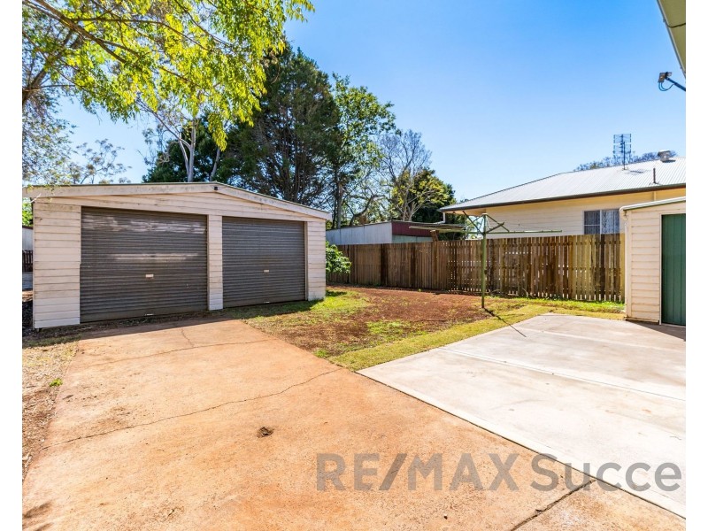 11 Albert Lane, Newtown QLD 4350