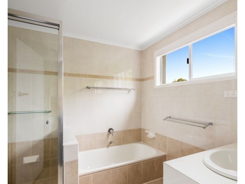 24 Bingara Street, Mount Lofty QLD 4350